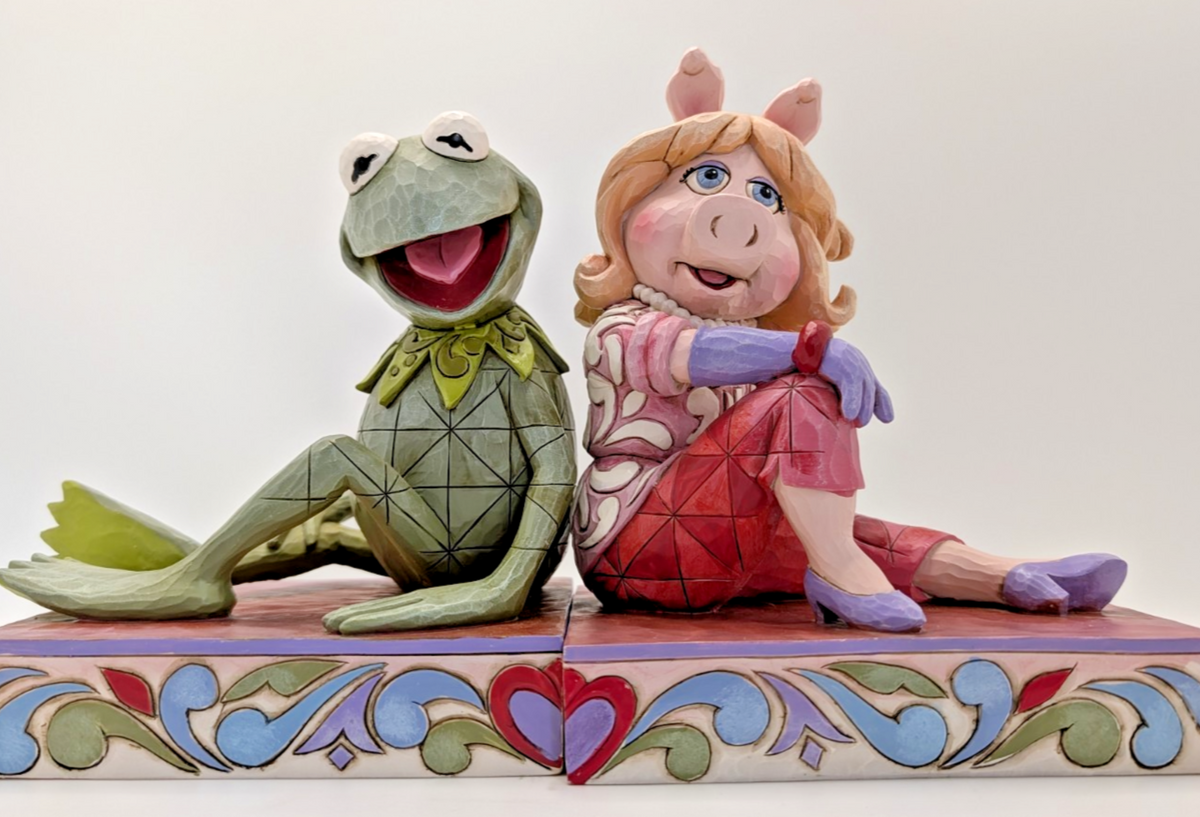 Alternate view of Disney Traditions Kermit and Miss Piggy bookends 4026093