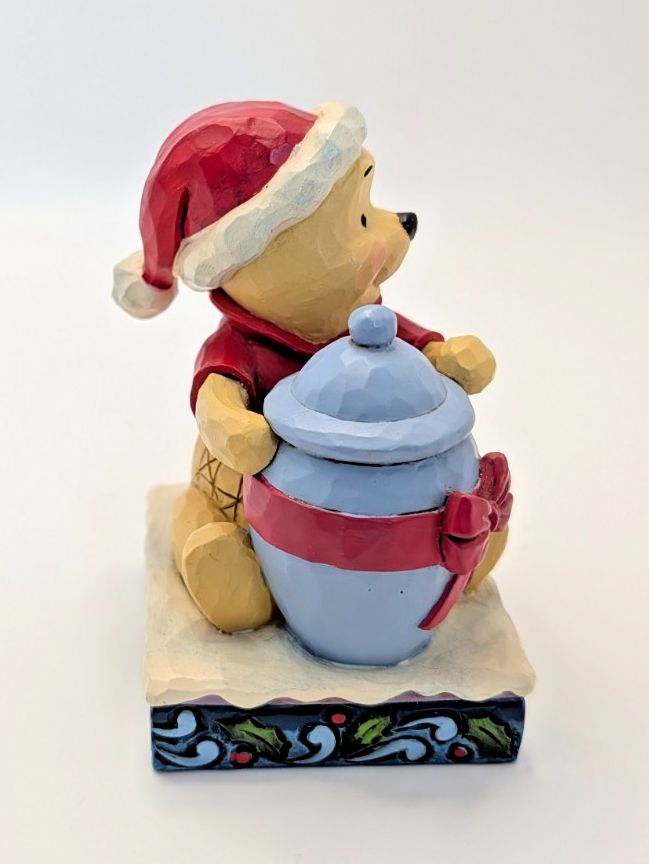Disney Traditions Winnie the Pooh Holiday Hunny 6002845 – close-up detail