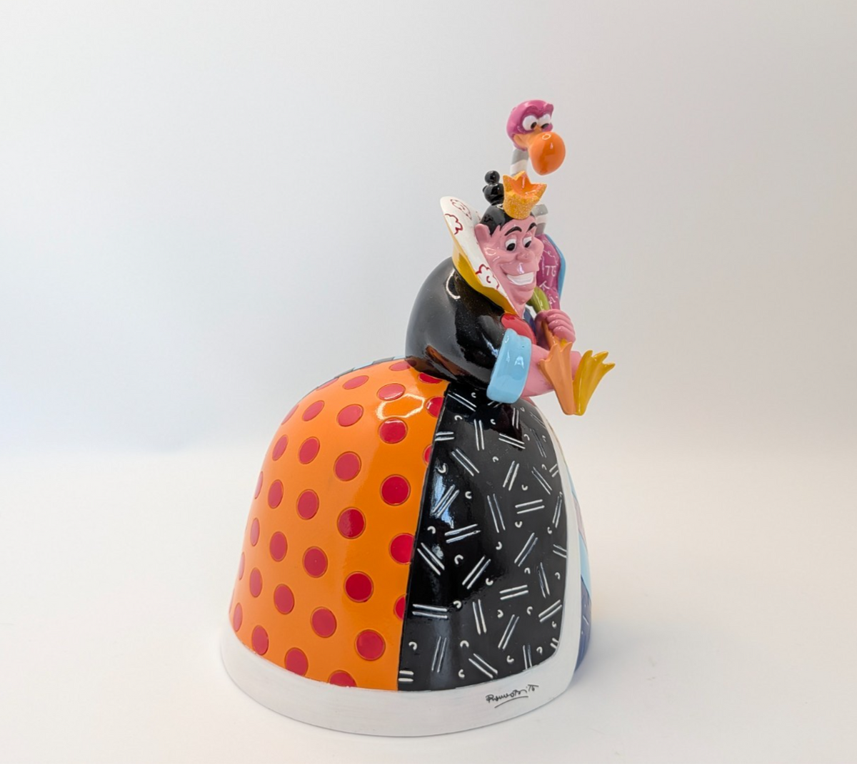 Disney Britto Queen of Hearts 6008525 unboxed figurine - underside condition