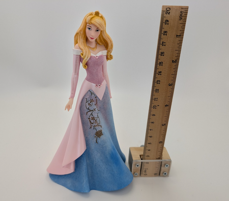 Disney Showcase Aurora Couture de Force figurine 6008690 – display angle