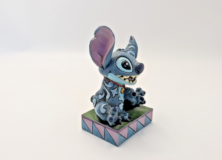 Disney Traditions Stitch Ohana Means Family figurine 4016555 side profile detail