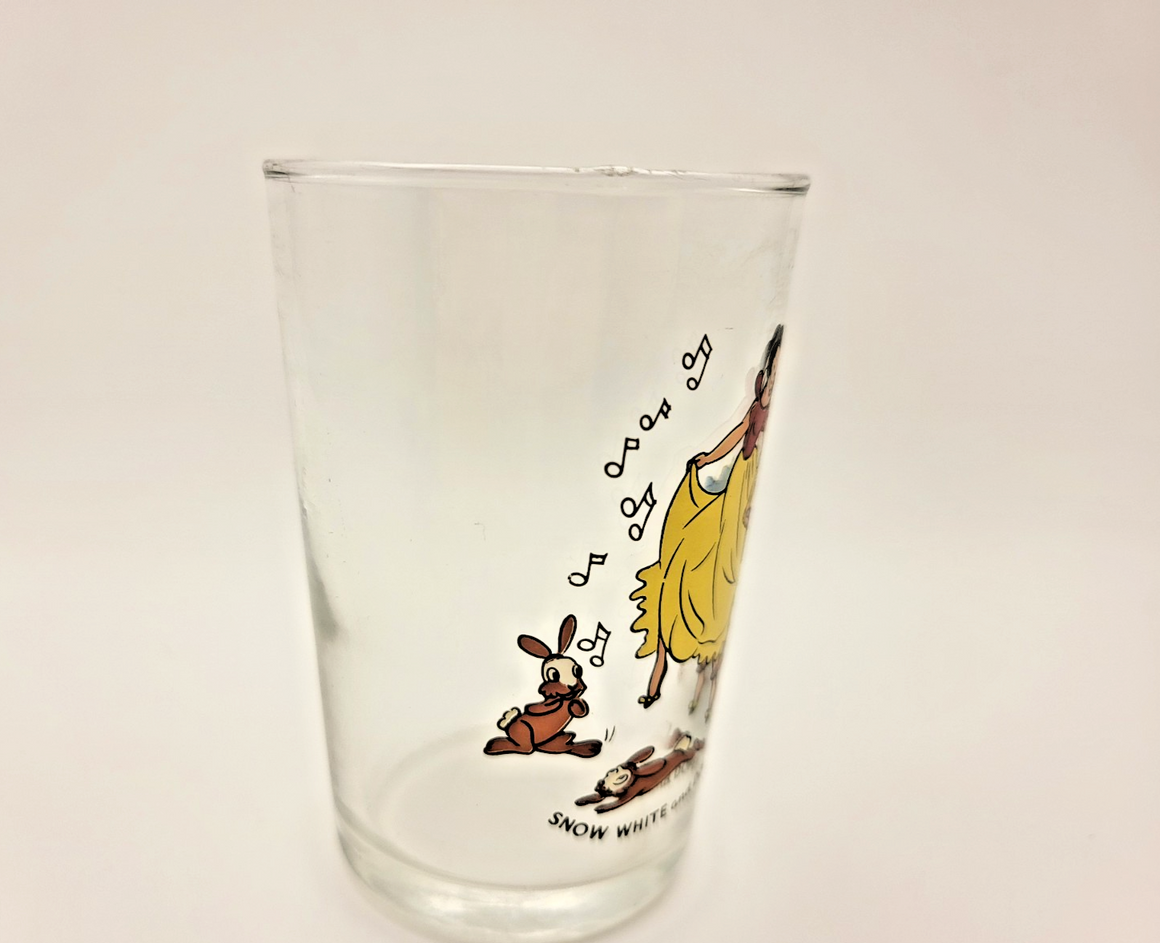 Vintage Disney Snow White Dopey Glass Tumbler 1980s 1990s Collectible Snow White2
