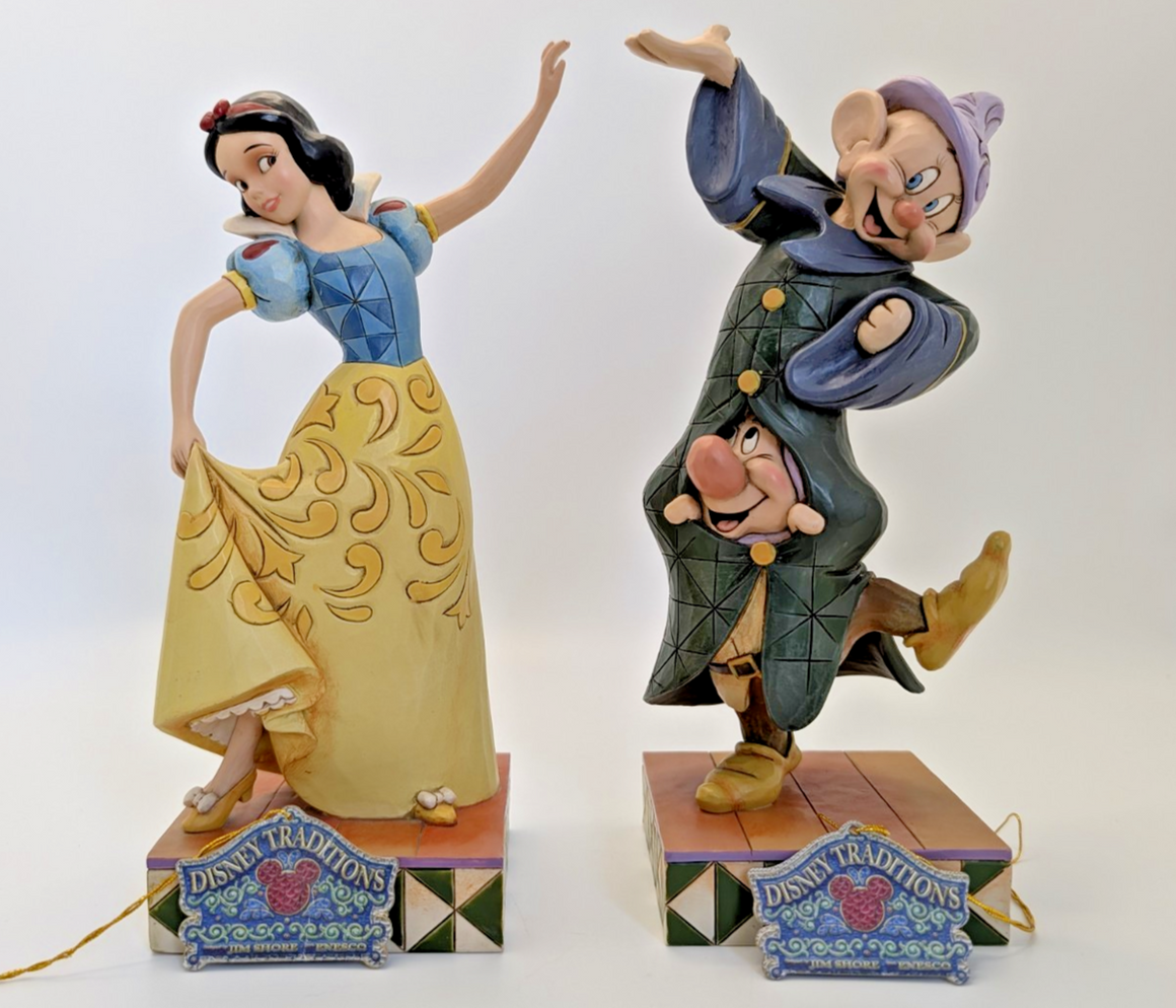 Disney Traditions Snow White and Dopey Dancing Partners boxed figurine