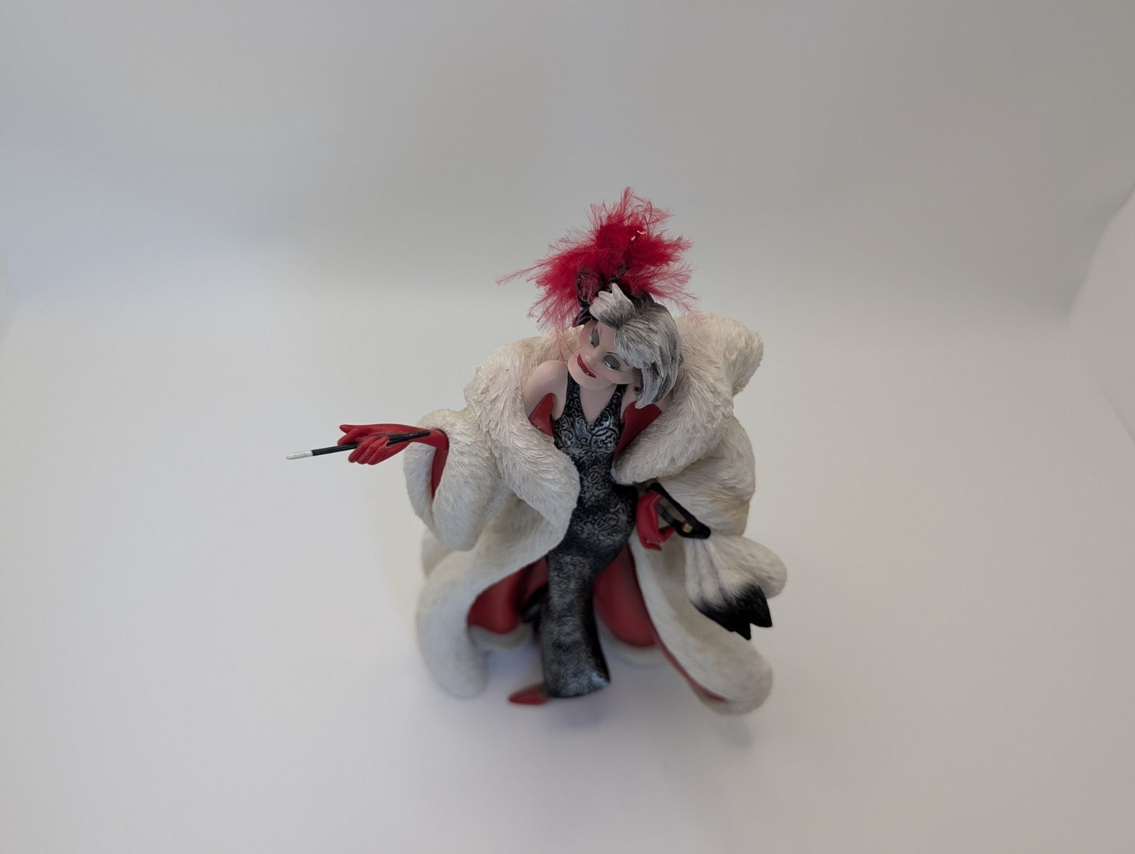 Disney Showcase Couture de Force Cruella De Vil figurine photo 17