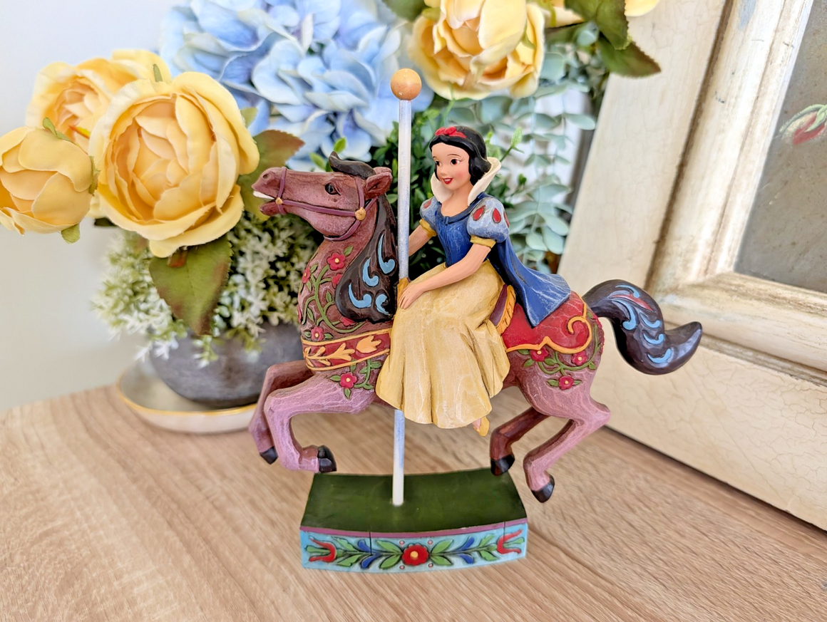 Disney Traditions Snow White Princess of Innocence carousel 4011746