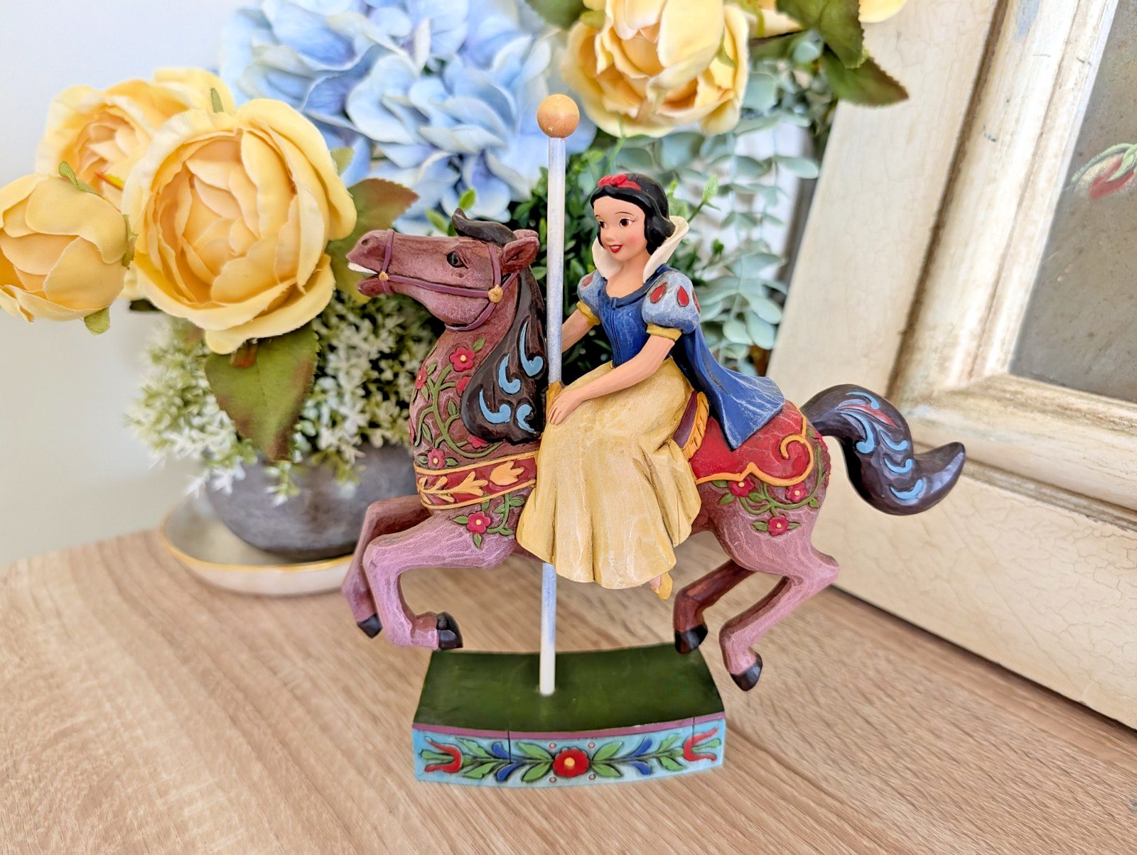 Disney Traditions Snow White Princess of Innocence carousel 4011746