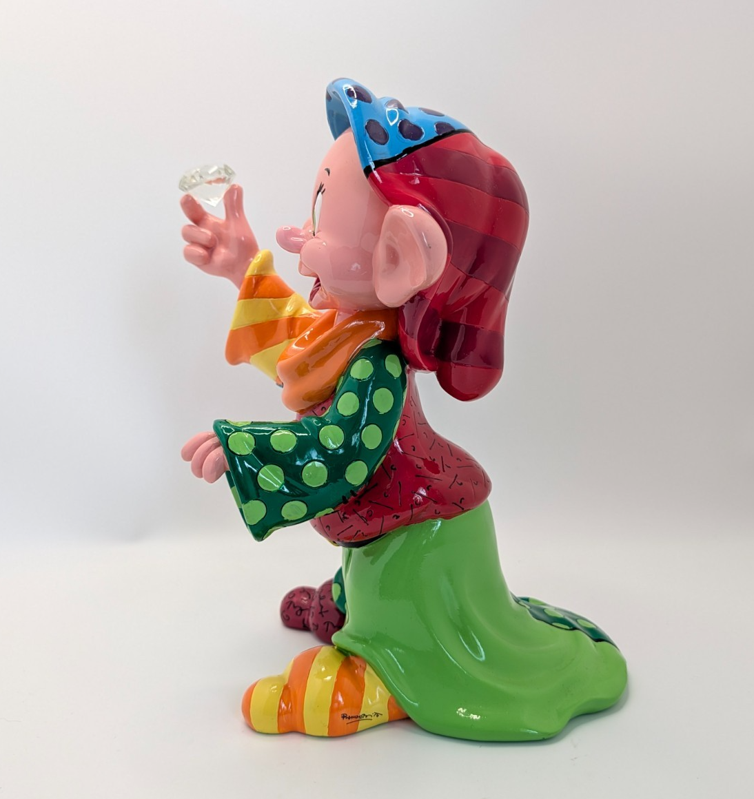 Disney Britto Dopey Snow White 4055687 unboxed figurine - three-quarter view
