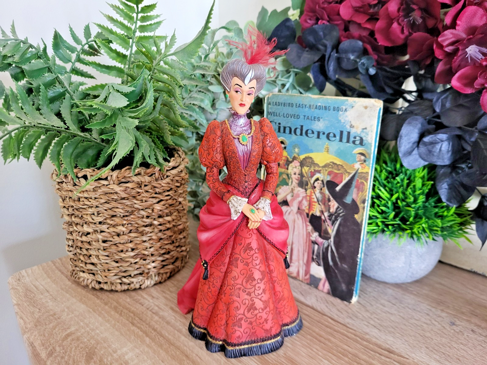 Disney Showcase Lady Tremaine Figurine Haute Couture Evil Stepmother Cinderella0