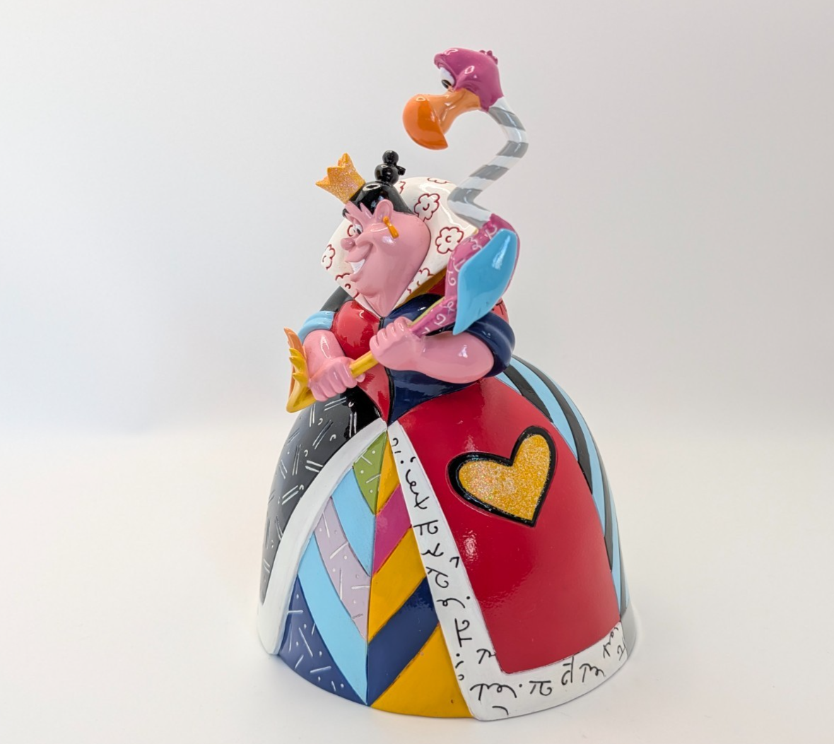 Disney Britto Queen of Hearts 6008525 unboxed figurine - three-quarter view