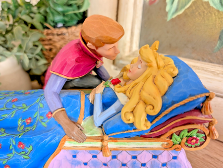 Disney Traditions Aurora Phillip The Spell Is Broken 4056753 figurine - right side view