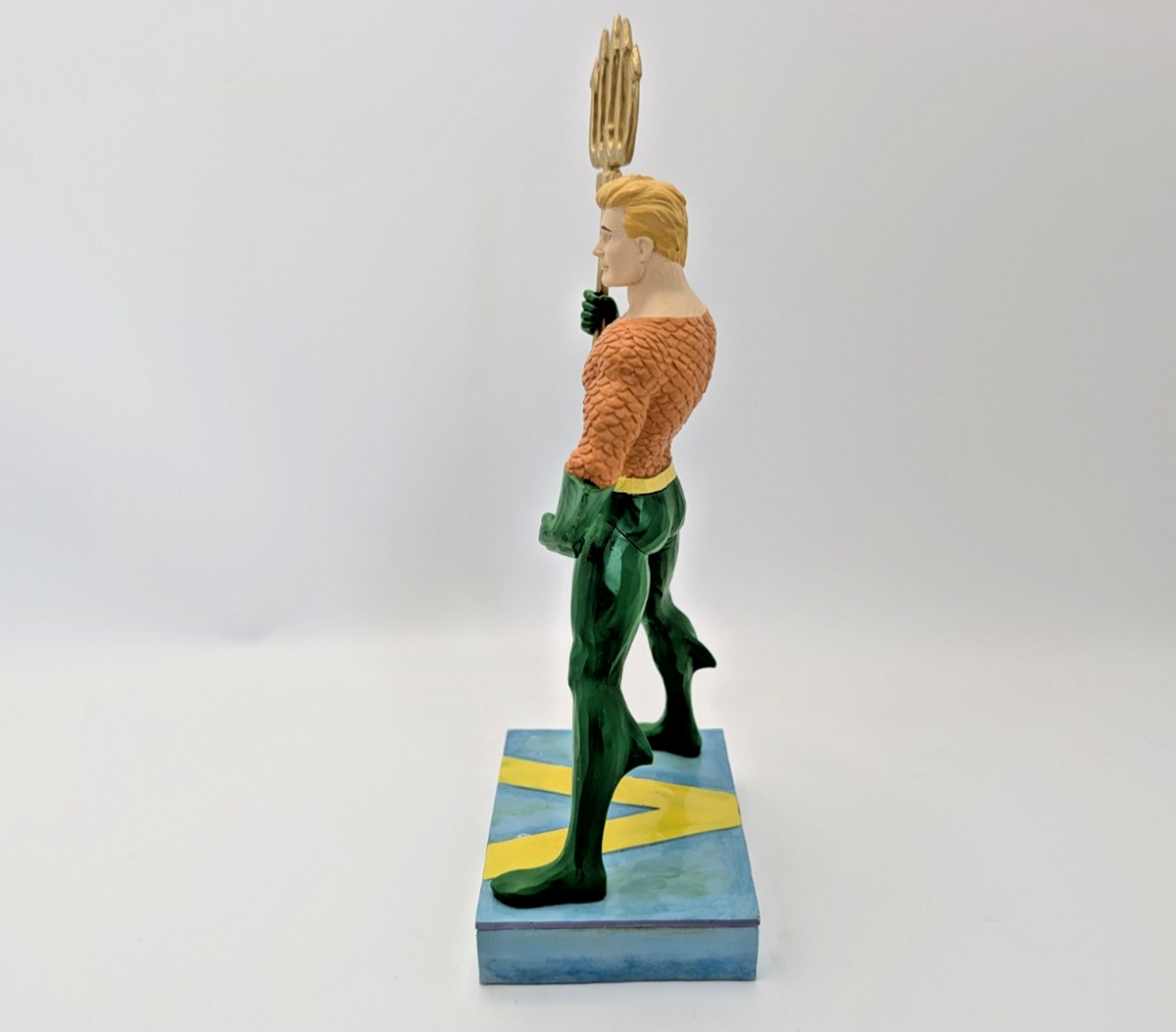 Alternate view of Jim Shore DC Comics Aquaman King of the Seven Seas figurine 6003026