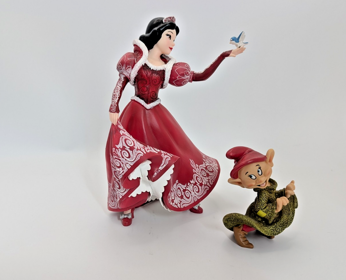 Disney Showcase Haute Couture Snow White & Dopey Christmas Holiday Figurine10