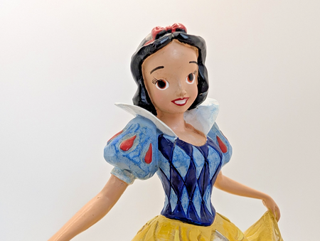 Disney Traditions Showcase Fairytale Endings For The Fairest Figurine Snow White17