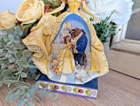 Disney Traditions Showcase Belle Moonlit Enchantment Figurine Beauty Jim Shore2