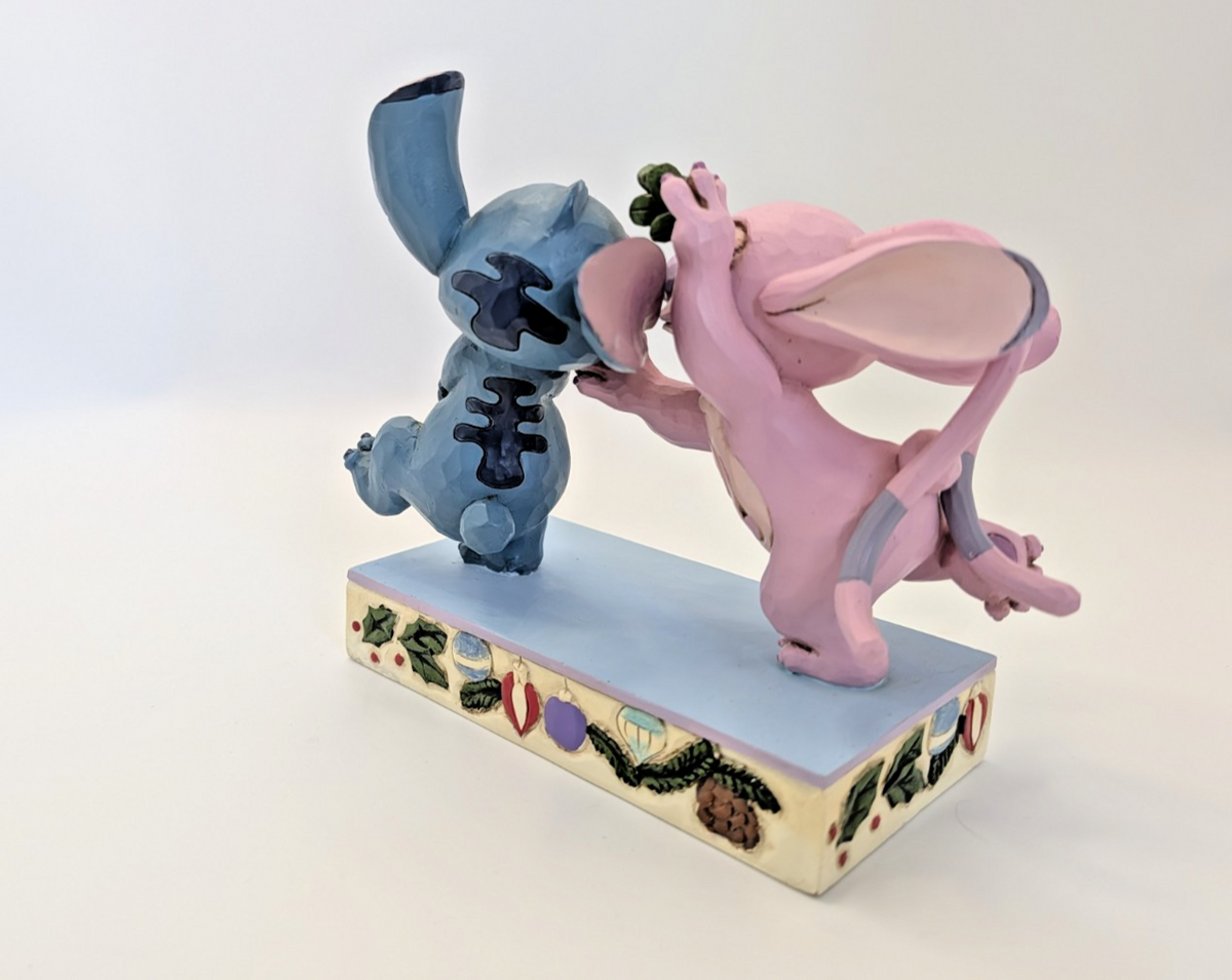Disney Traditions Stitch and Angel Mistletoe Kisses figurine 6008980 – scale and dimensions