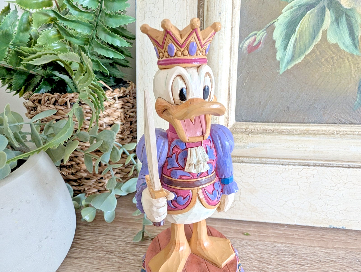 Disney Traditions Donald Duck Reigning Royal Nutcracker 6000948 – detail and condition photograph 2