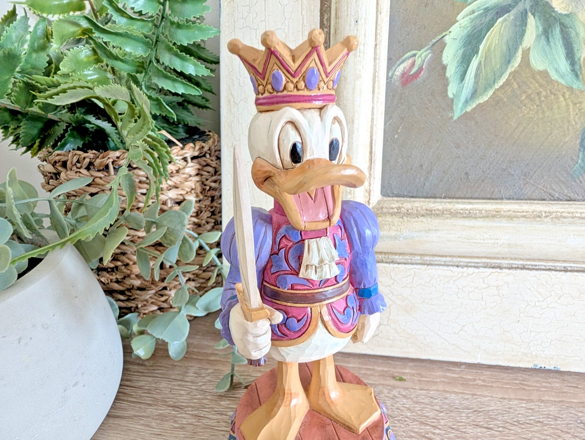Disney Traditions Donald Duck Reigning Royal Nutcracker 6000948 – detail and condition photograph 2