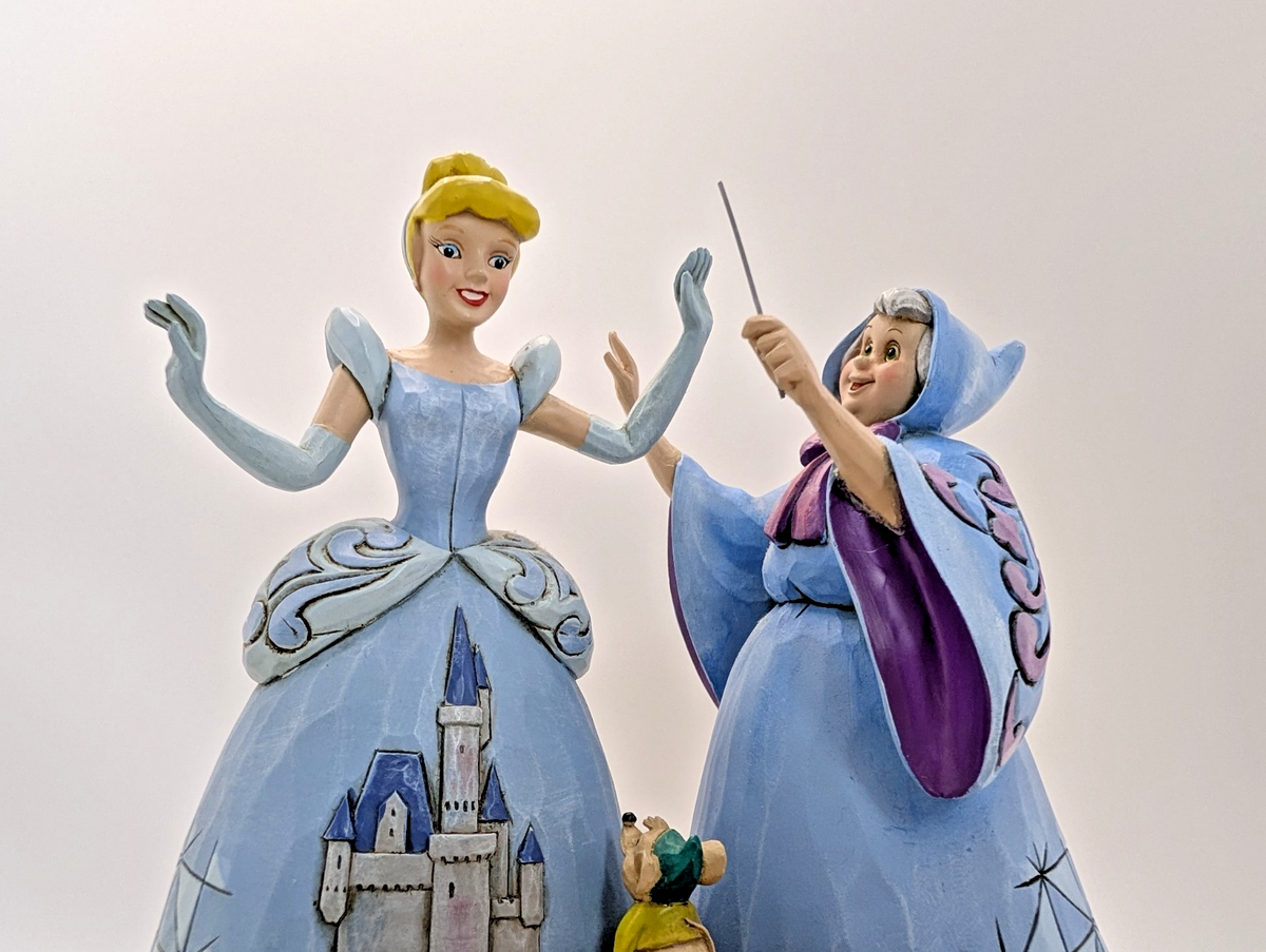 Disney Traditions Cinderella Magical Transformation 4037503 – base and pattern detail