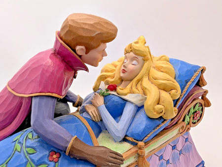 Disney Traditions Aurora Phillip The Spell Is Broken 4056753 figurine - three-quarter view