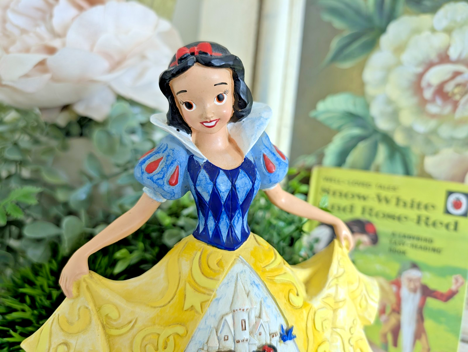 Disney Traditions Showcase Fairytale Endings For The Fairest Figurine Snow White1