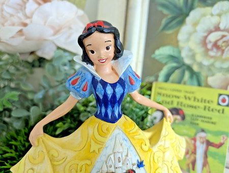 Disney Traditions Showcase Fairytale Endings For The Fairest Figurine Snow White1