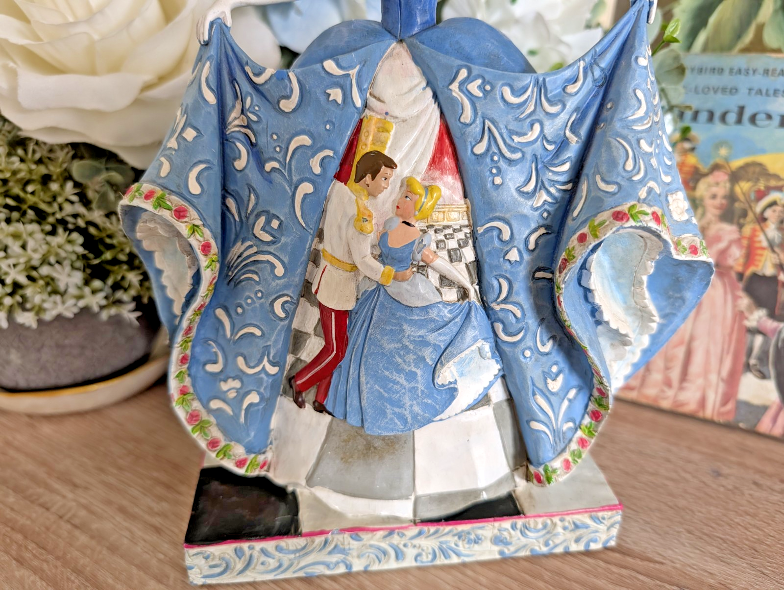 Disney Traditions Showcase Cinderella Romantic Waltz Figurine Jim Shore Scene3