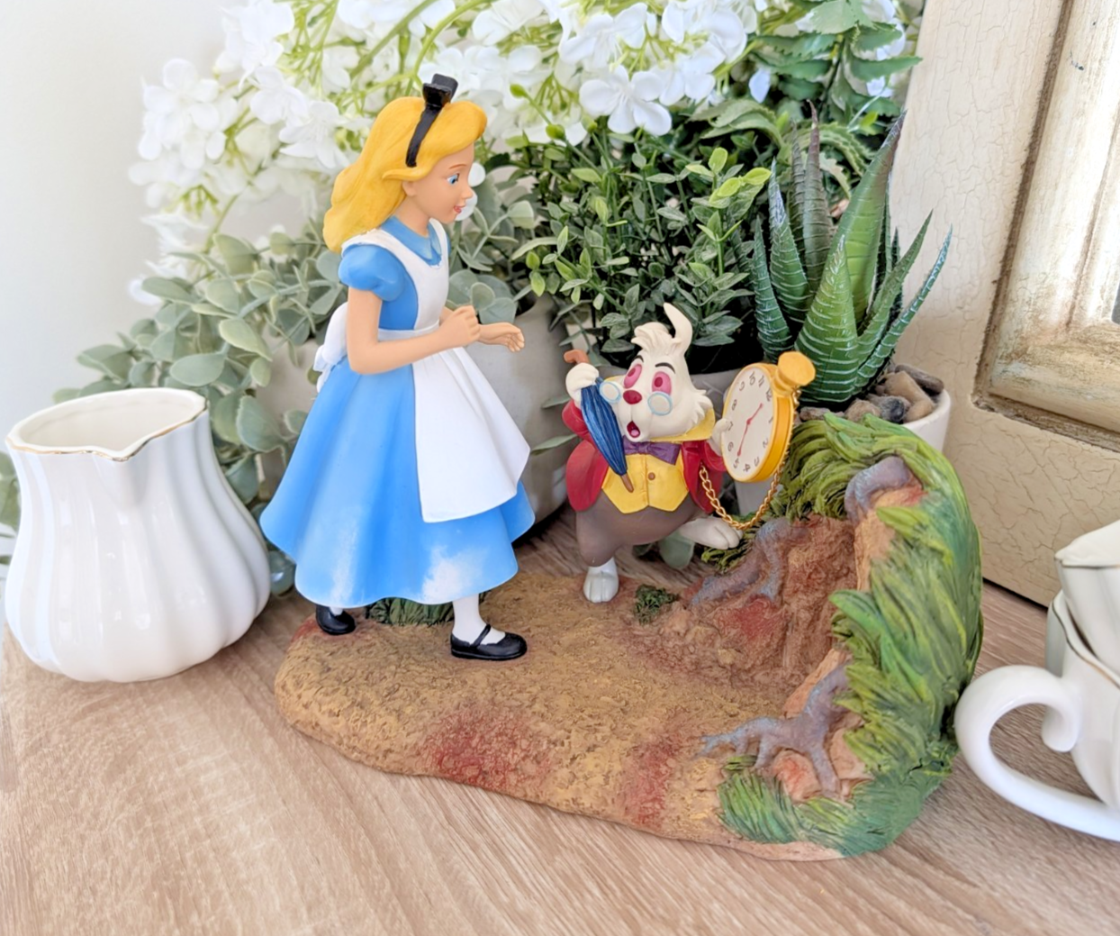 Disney Enchanting Collection Alice and White Rabbit Mr Rabbit Wait figurine photo 1