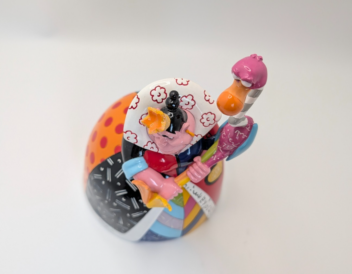Disney Britto Queen of Hearts 6008525 unboxed figurine - condition close-up