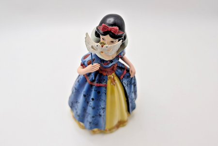 Disney Showcase Snow White Haute Couture Figurine Masquerade Boxed Mask Ball19