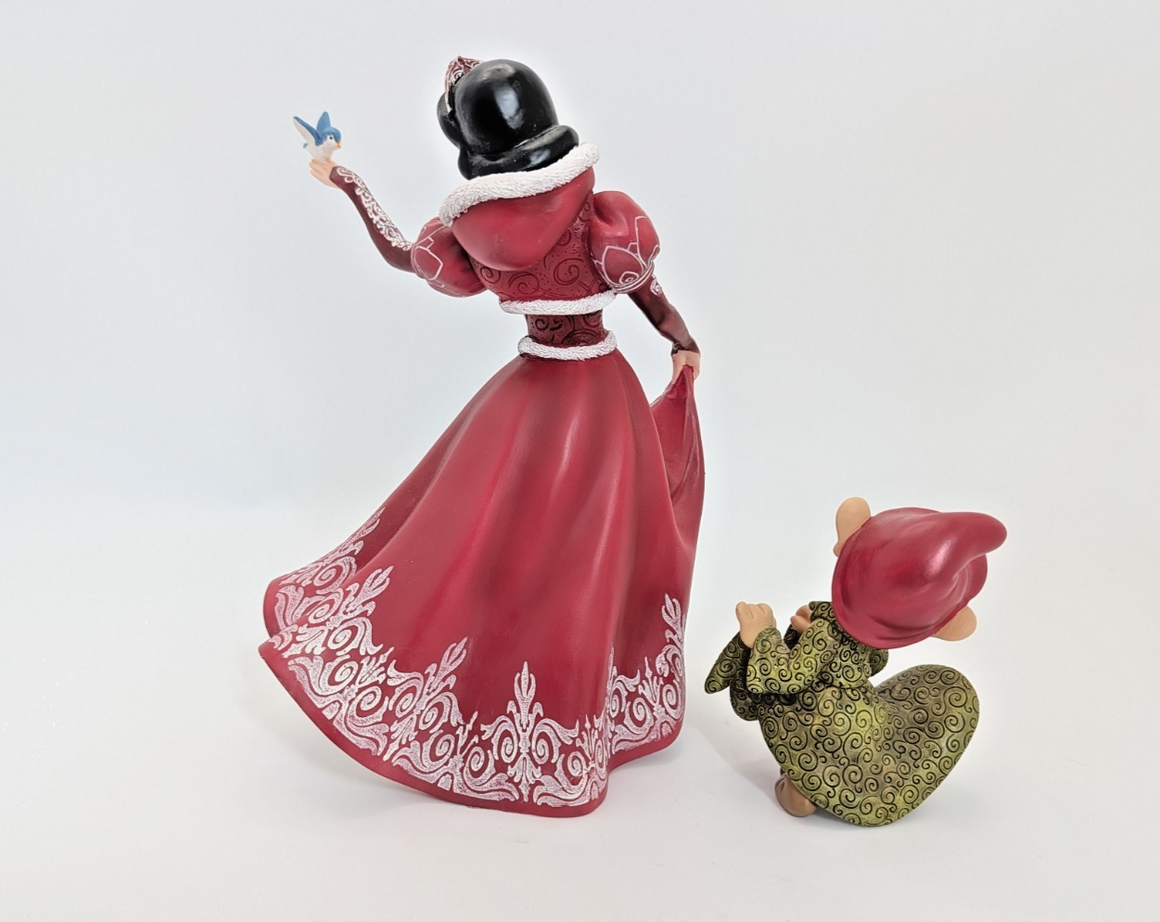 Disney Showcase Haute Couture Snow White & Dopey Christmas Holiday Figurine8