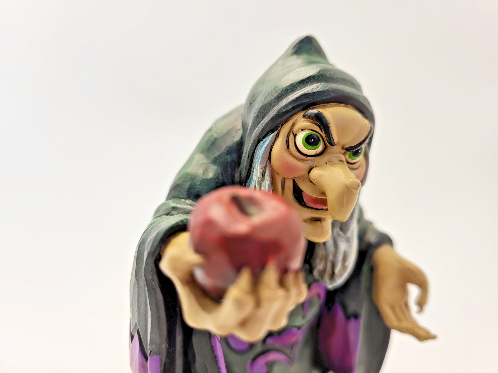 Disney Traditions Take A Bite Figurine  Old Hag Evil Queen Snow White Ornament19