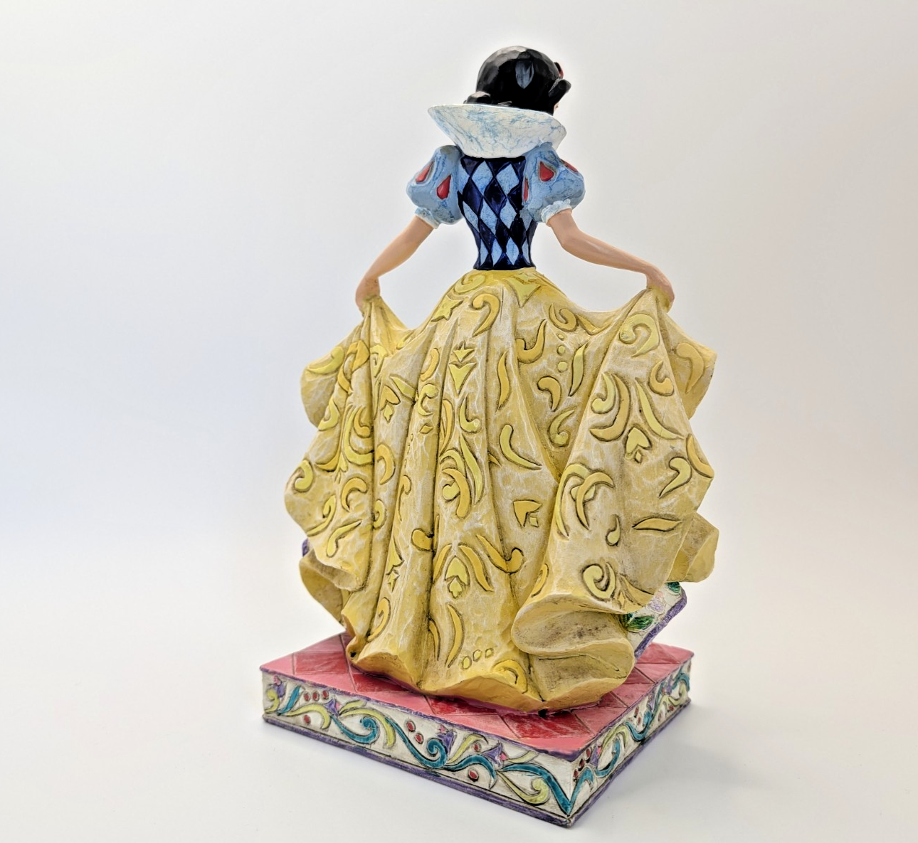 Disney Traditions Showcase Fairytale Endings For The Fairest Figurine Snow White10