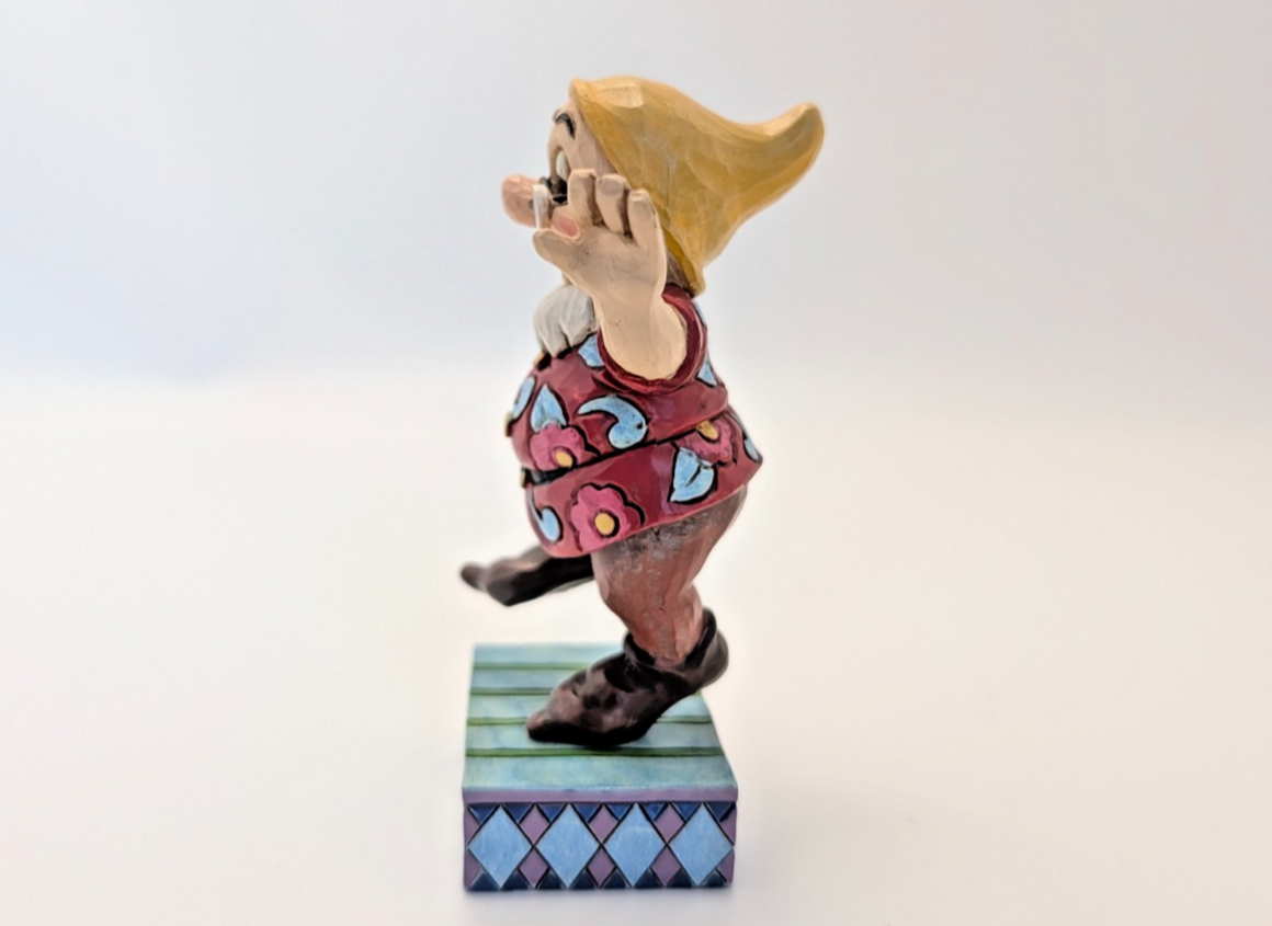 Disney Traditions Dancing Doc Snow White 4049628 boxed figurine - costume detail
