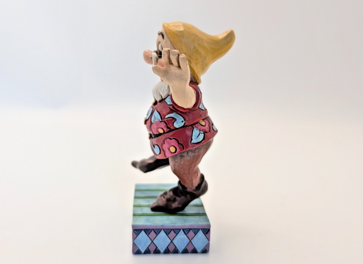 Disney Traditions Dancing Doc Snow White 4049628 boxed figurine - costume detail