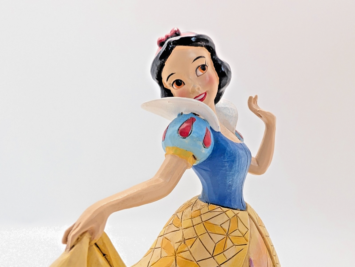 Disney Traditions Snow White Castle in the Clouds 4045243 by Jim Shore – detail and condition photograph 9