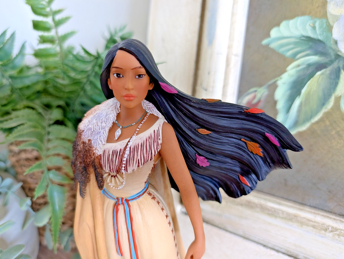 Disney Showcase Couture de Force Pocahontas 6008692 by Enesco - Unboxed - product view 3
