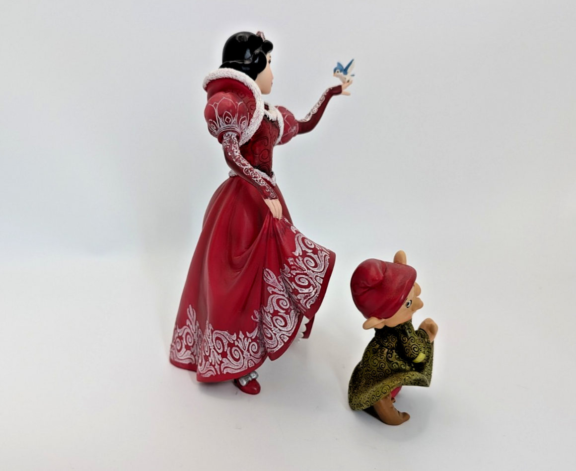 Disney Showcase Haute Couture Snow White & Dopey Christmas Holiday Figurine9
