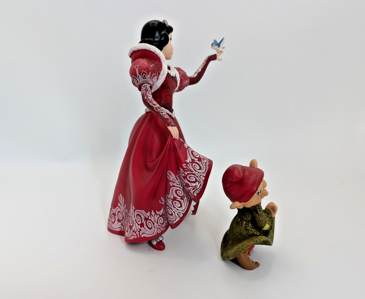 Disney Showcase Haute Couture Snow White & Dopey Christmas Holiday Figurine9
