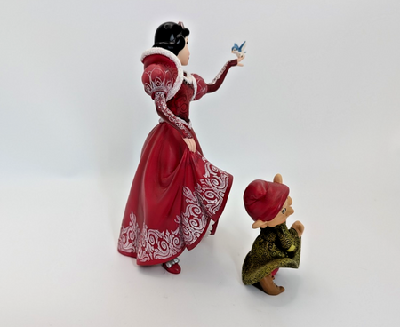 Disney Showcase Haute Couture Snow White & Dopey Christmas Holiday Figurine9
