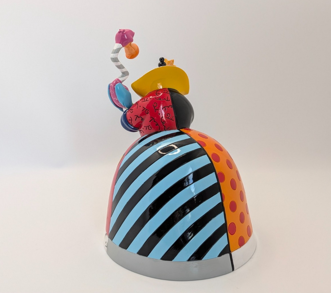 Disney Britto Queen of Hearts 6008525 unboxed figurine - costume and pattern detail