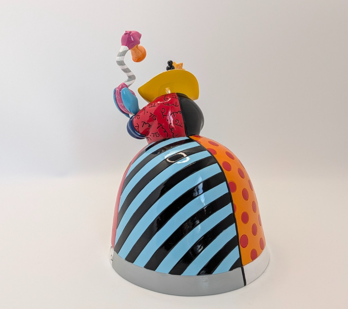 Disney Britto Queen of Hearts 6008525 unboxed figurine - costume and pattern detail