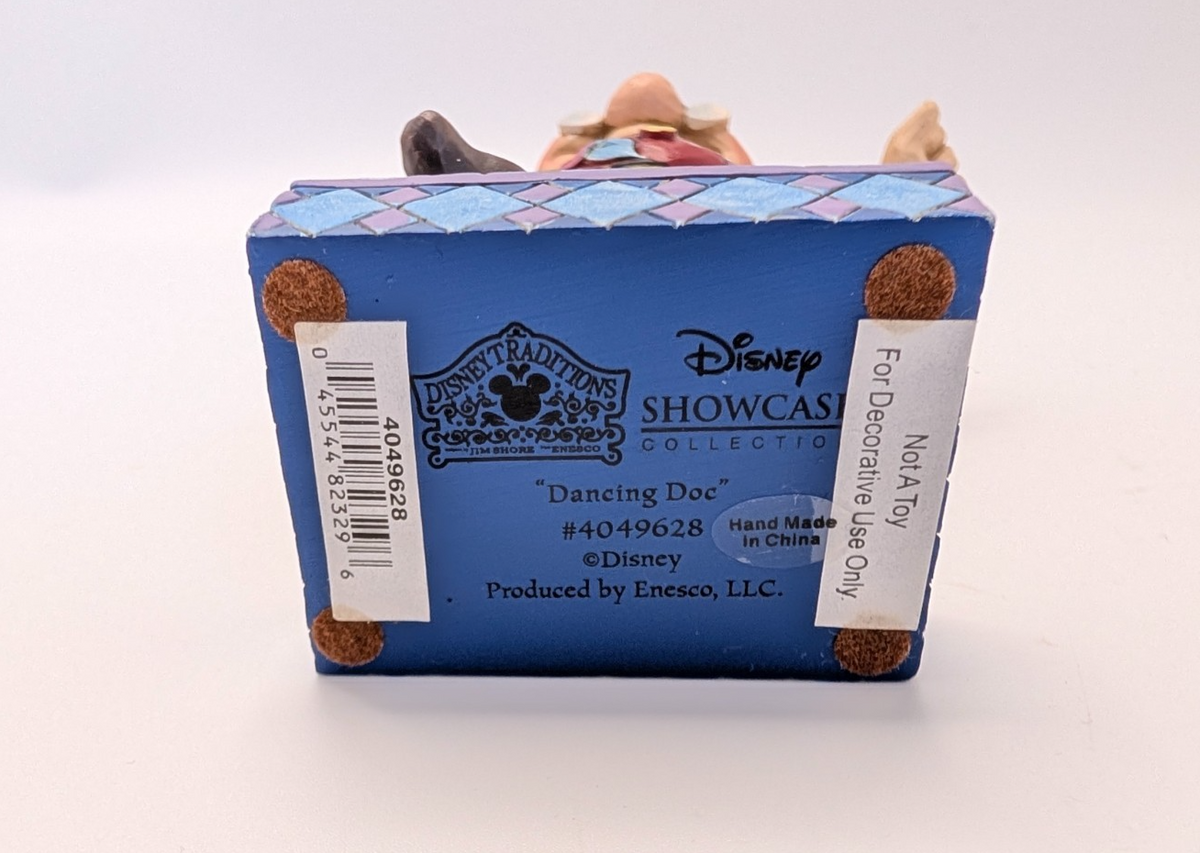 Disney Traditions Dancing Doc Snow White 4049628 boxed figurine - close-up detail