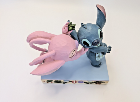 Disney Traditions Stitch and Angel Mistletoe Kisses figurine 6008980 – box detail