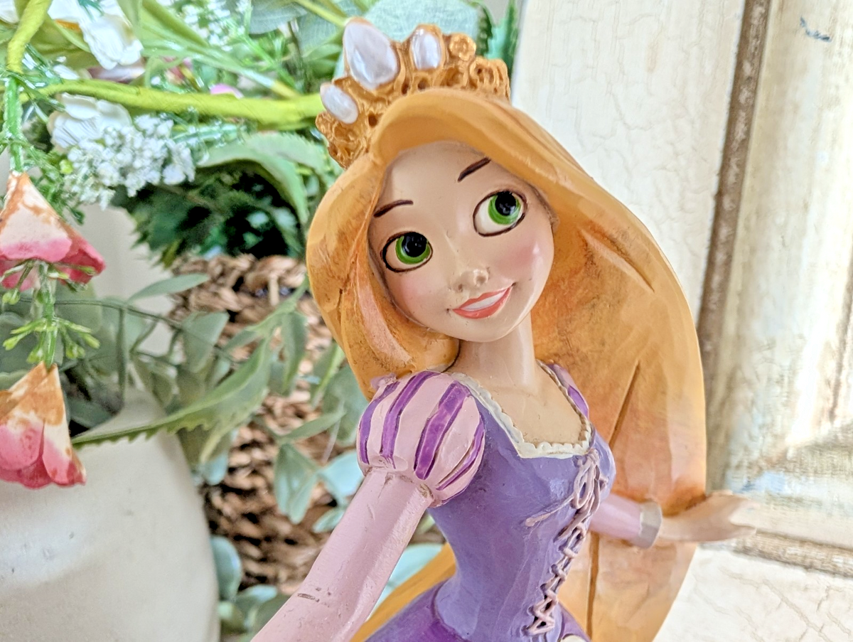 Disney Traditions Rapunzel Daring Heights 4045240 Castle Dress – detail and condition photograph 3