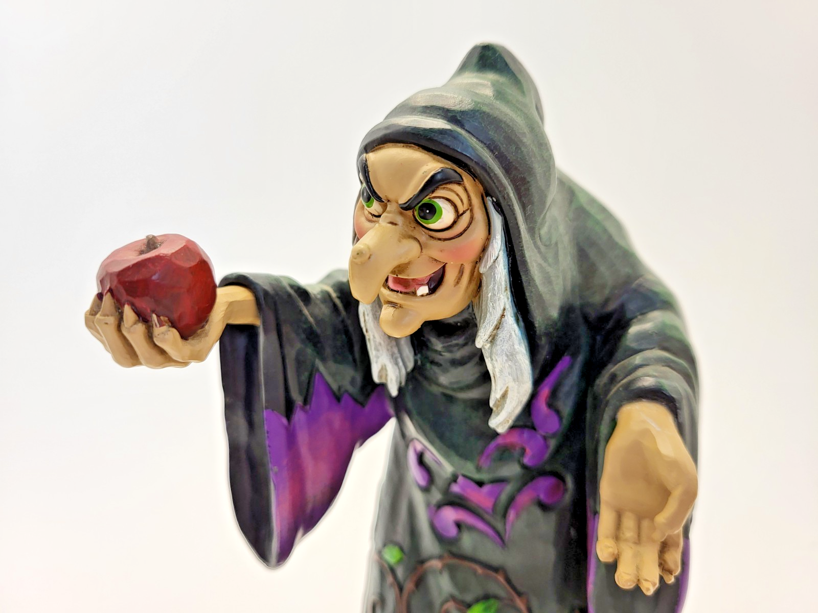 Disney Traditions Take A Bite Figurine  Old Hag Evil Queen Snow White Ornament17