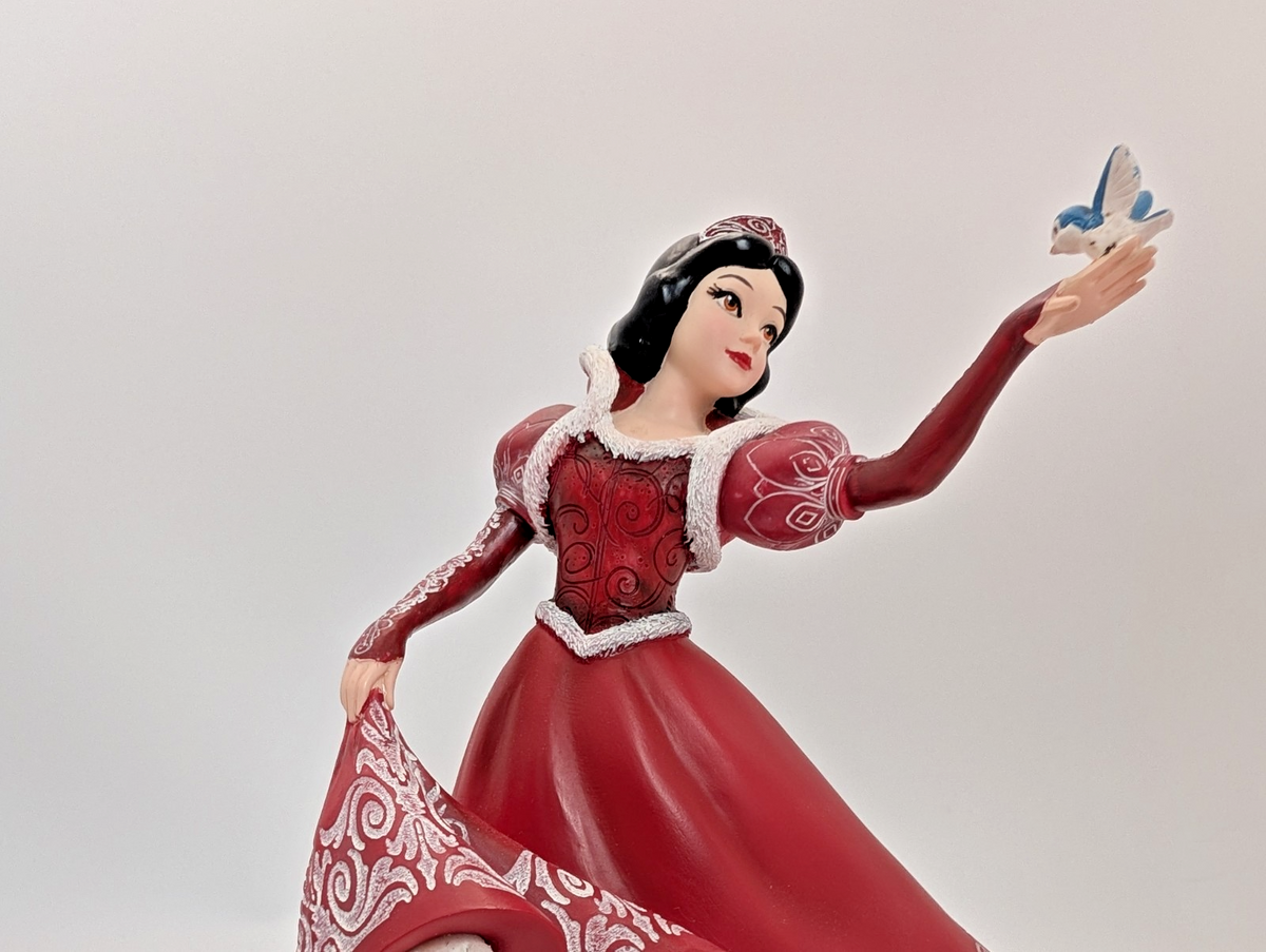 Disney Showcase Haute Couture Snow White & Dopey Christmas Holiday Figurine15