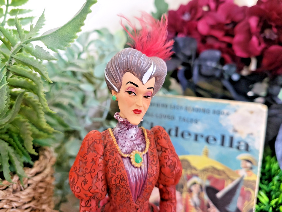 Disney Showcase Lady Tremaine Figurine Haute Couture Evil Stepmother Cinderella1