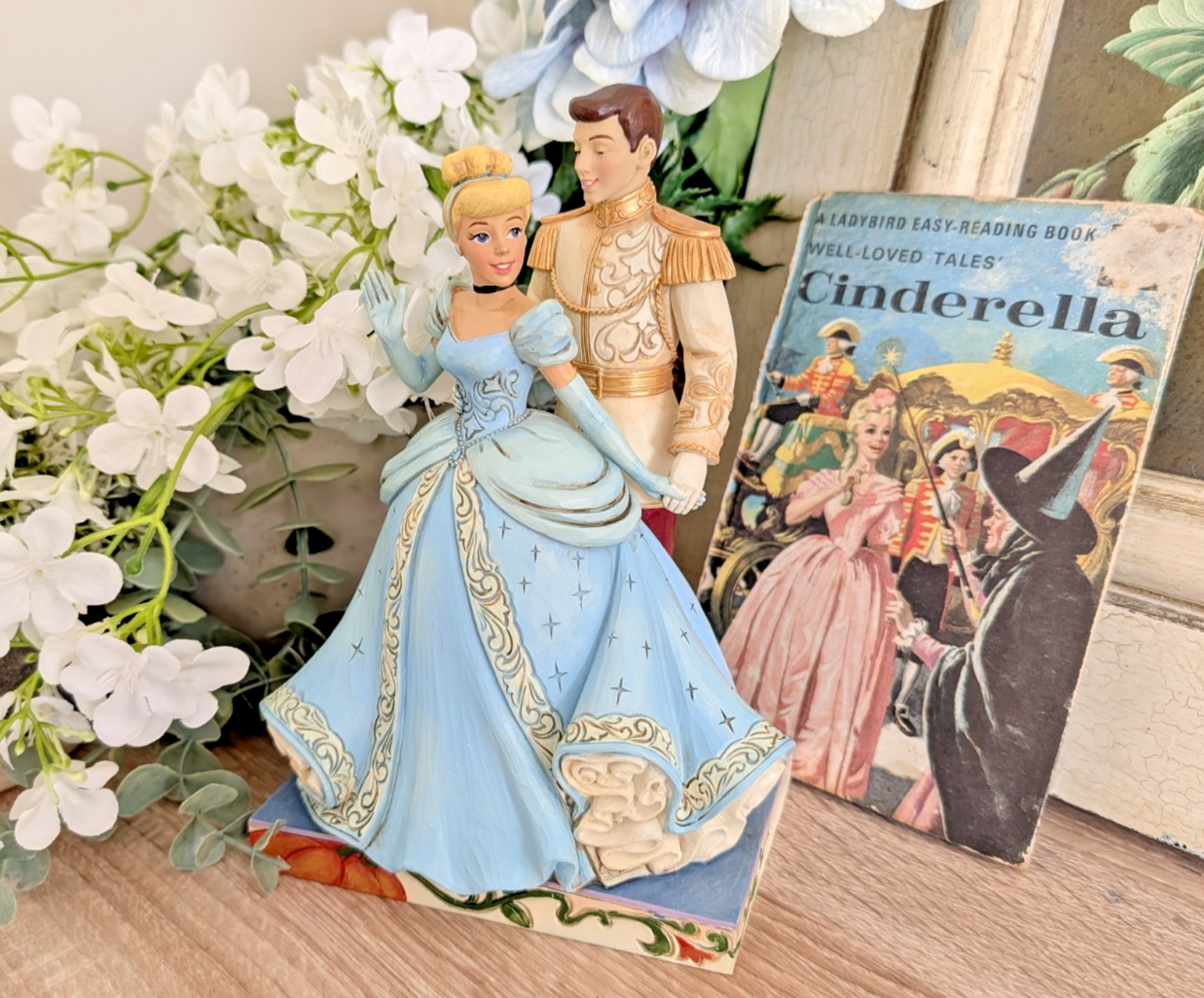 Disney Traditions Cinderella and Prince A Fairytale Love figurine 6015016