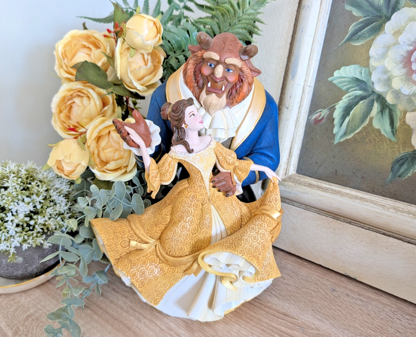 Disney Showcase Belle and Beast deluxe figurine 6006277