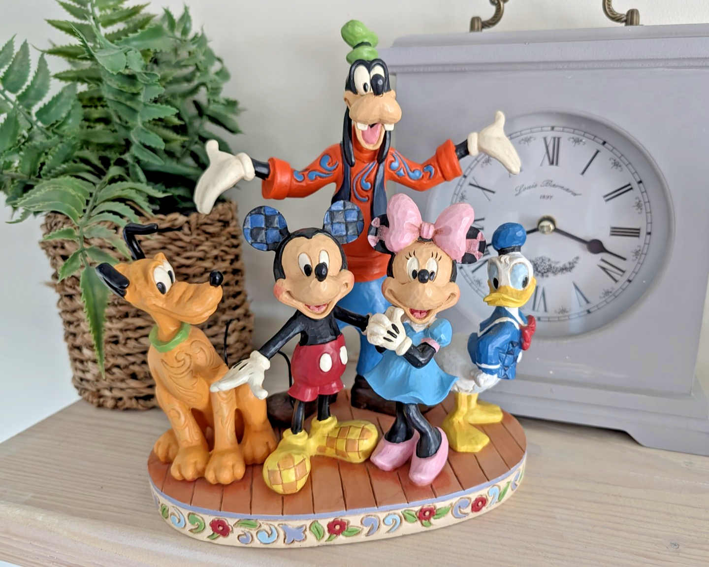 Disney Traditions The Gang's All Here 4056752 Mickey and Friends figurine